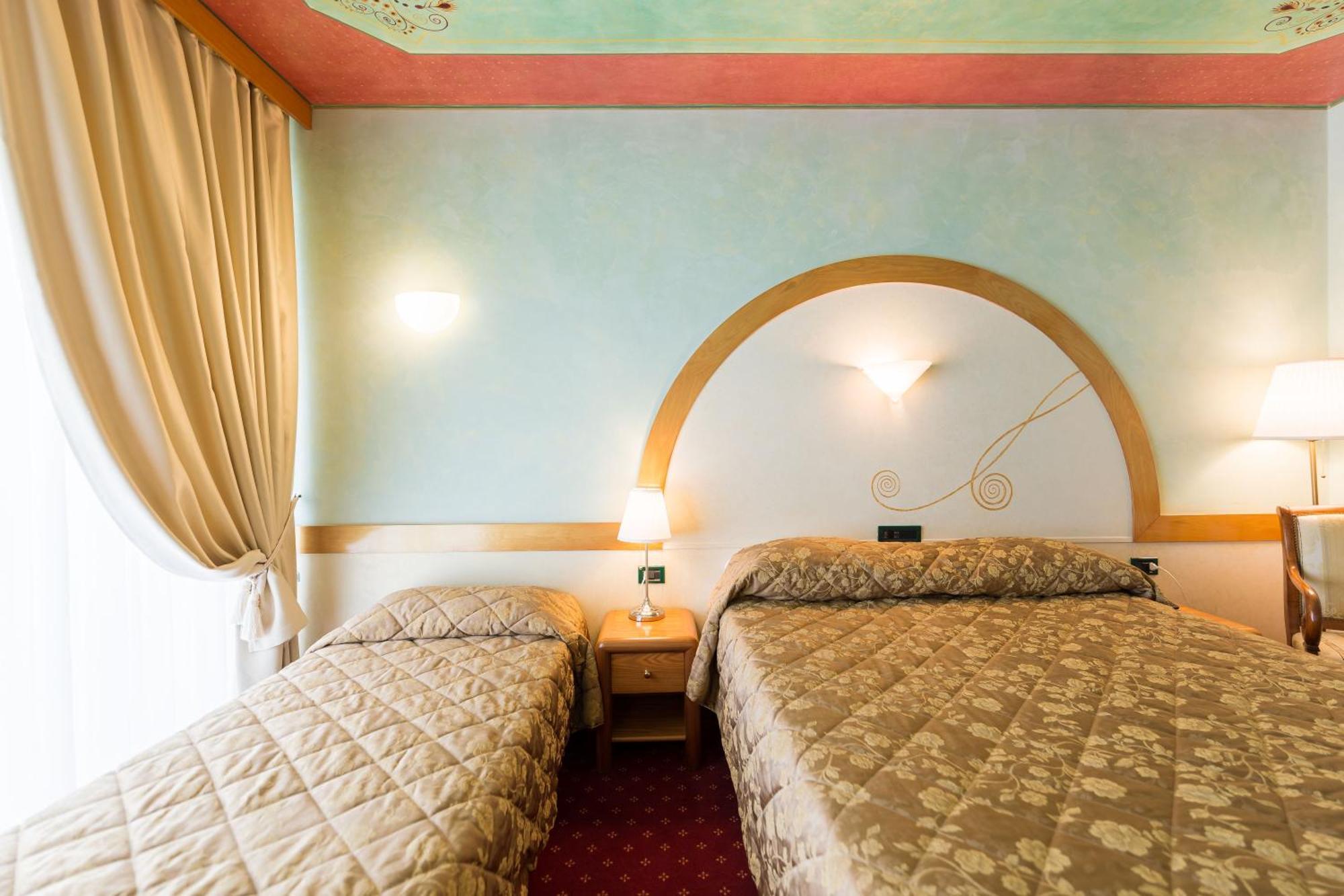 Hotel Aquila D'Oro Desenzano Desenzano del Garda Rom bilde