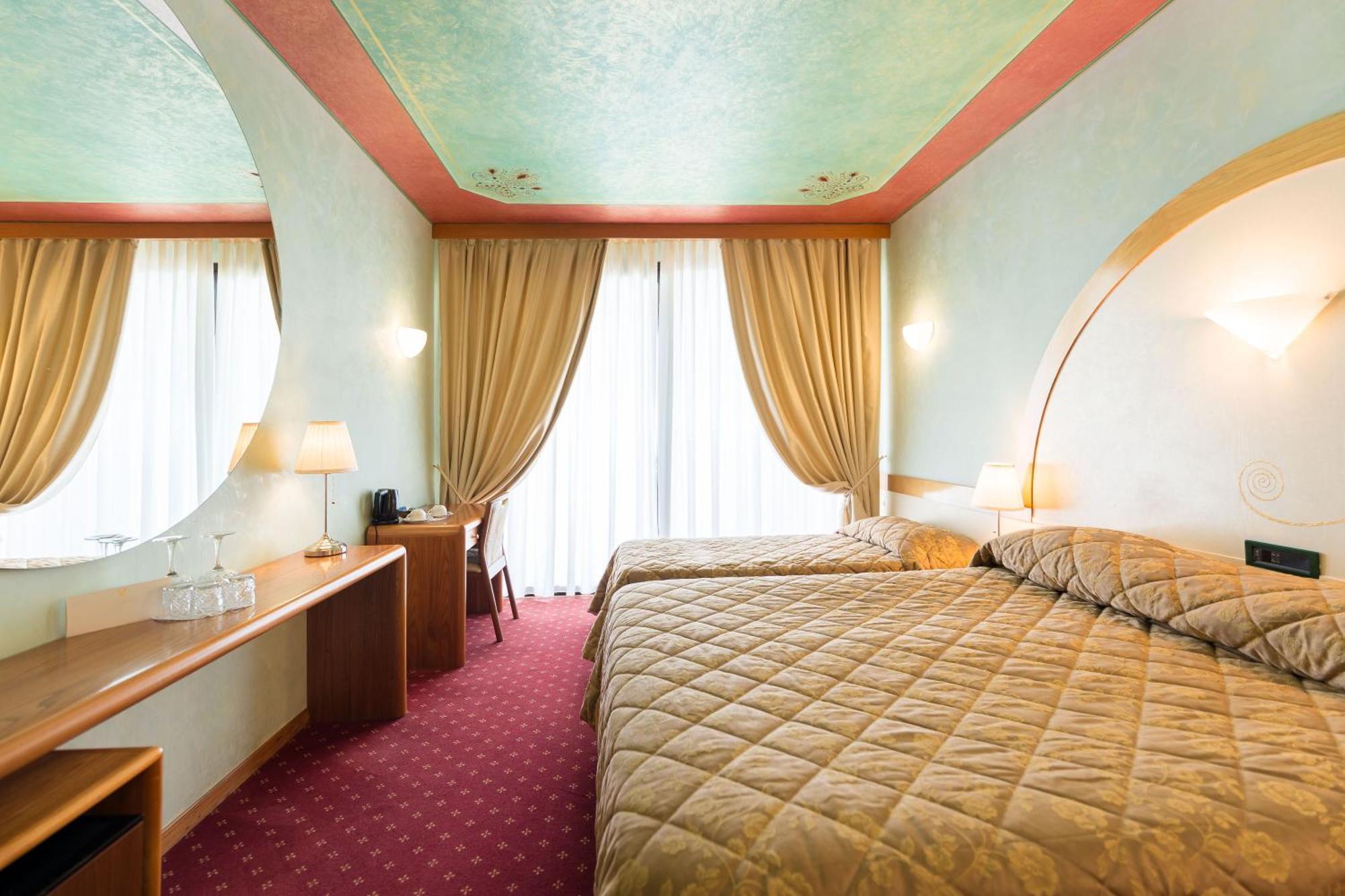 Hotel Aquila D'Oro Desenzano Desenzano del Garda Rom bilde