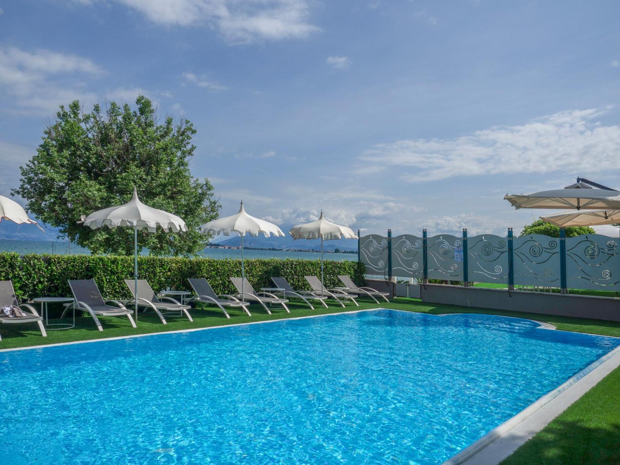 Hotel Aquila D'Oro Desenzano Desenzano del Garda Eksteriør bilde
