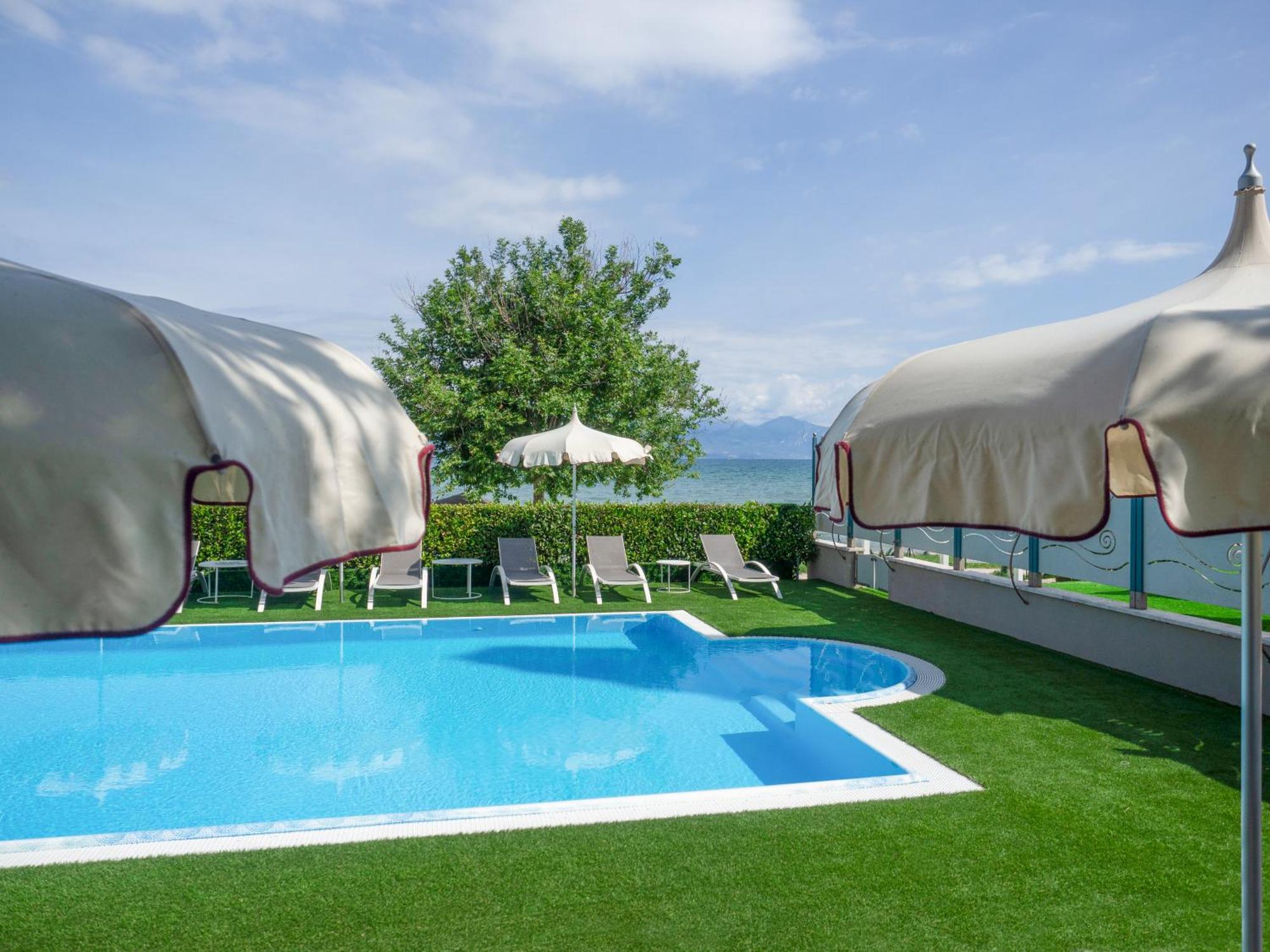 Hotel Aquila D'Oro Desenzano Desenzano del Garda Eksteriør bilde