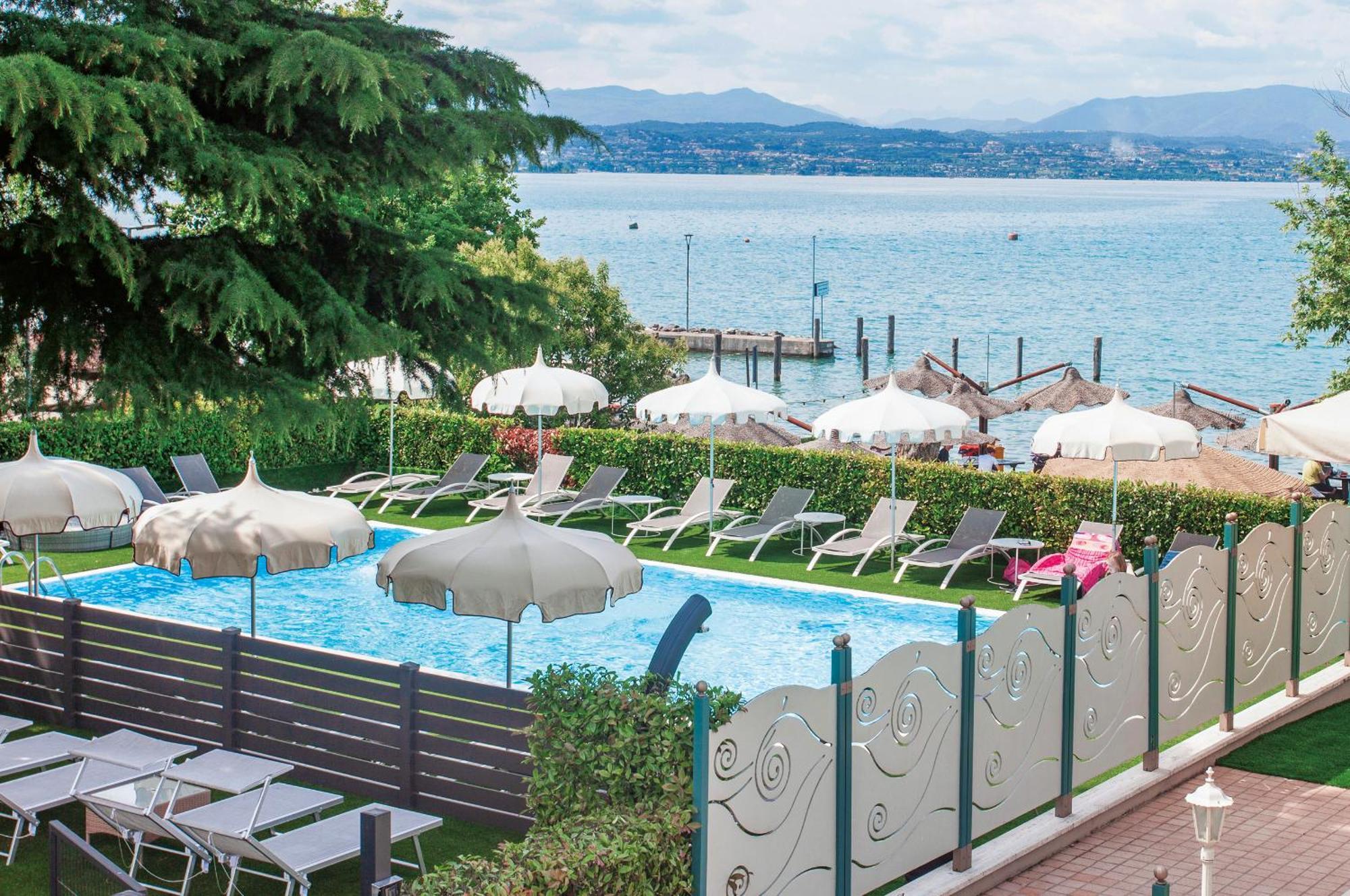 Hotel Aquila D'Oro Desenzano Desenzano del Garda Eksteriør bilde