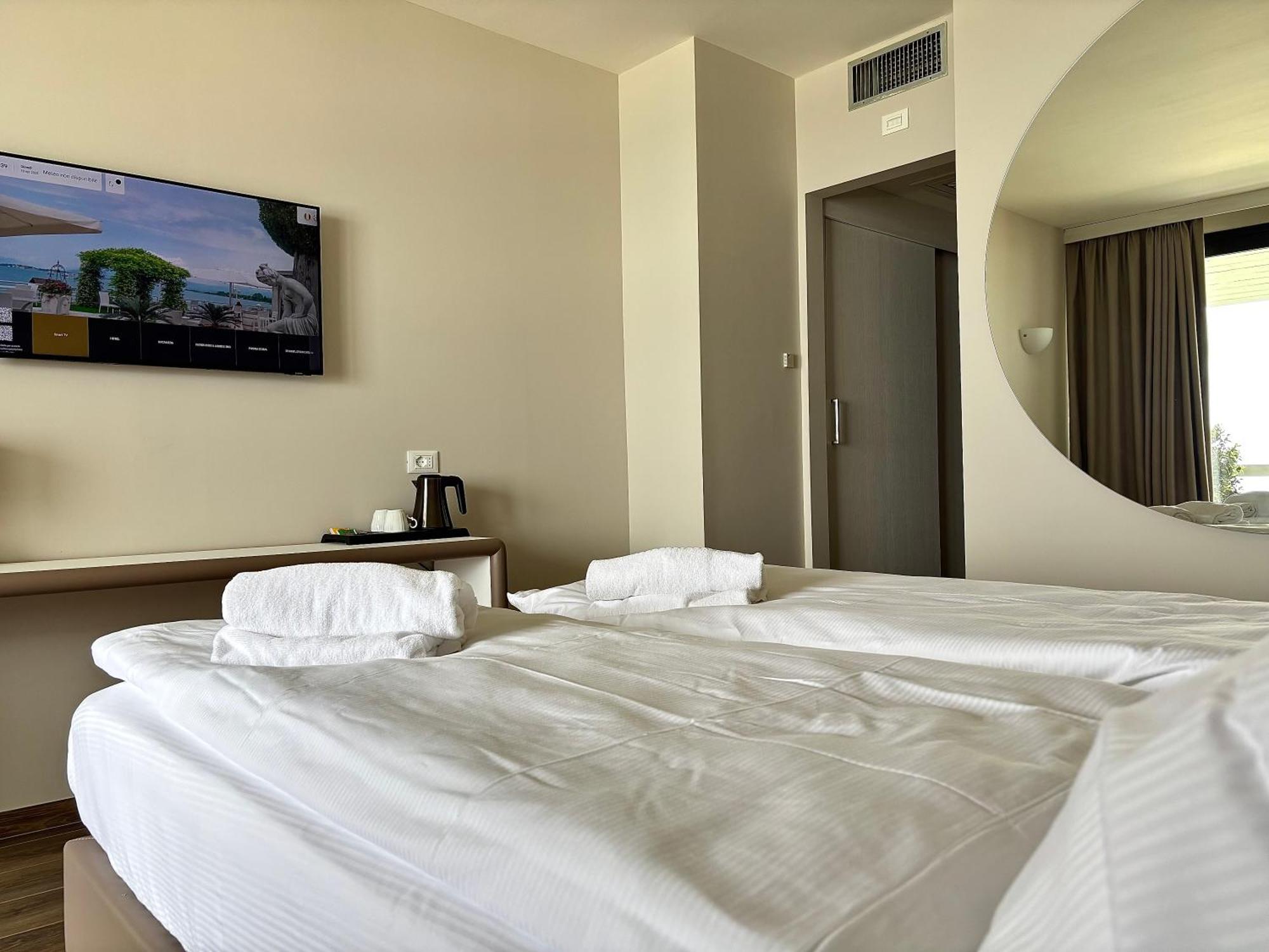 Hotel Aquila D'Oro Desenzano Desenzano del Garda Eksteriør bilde