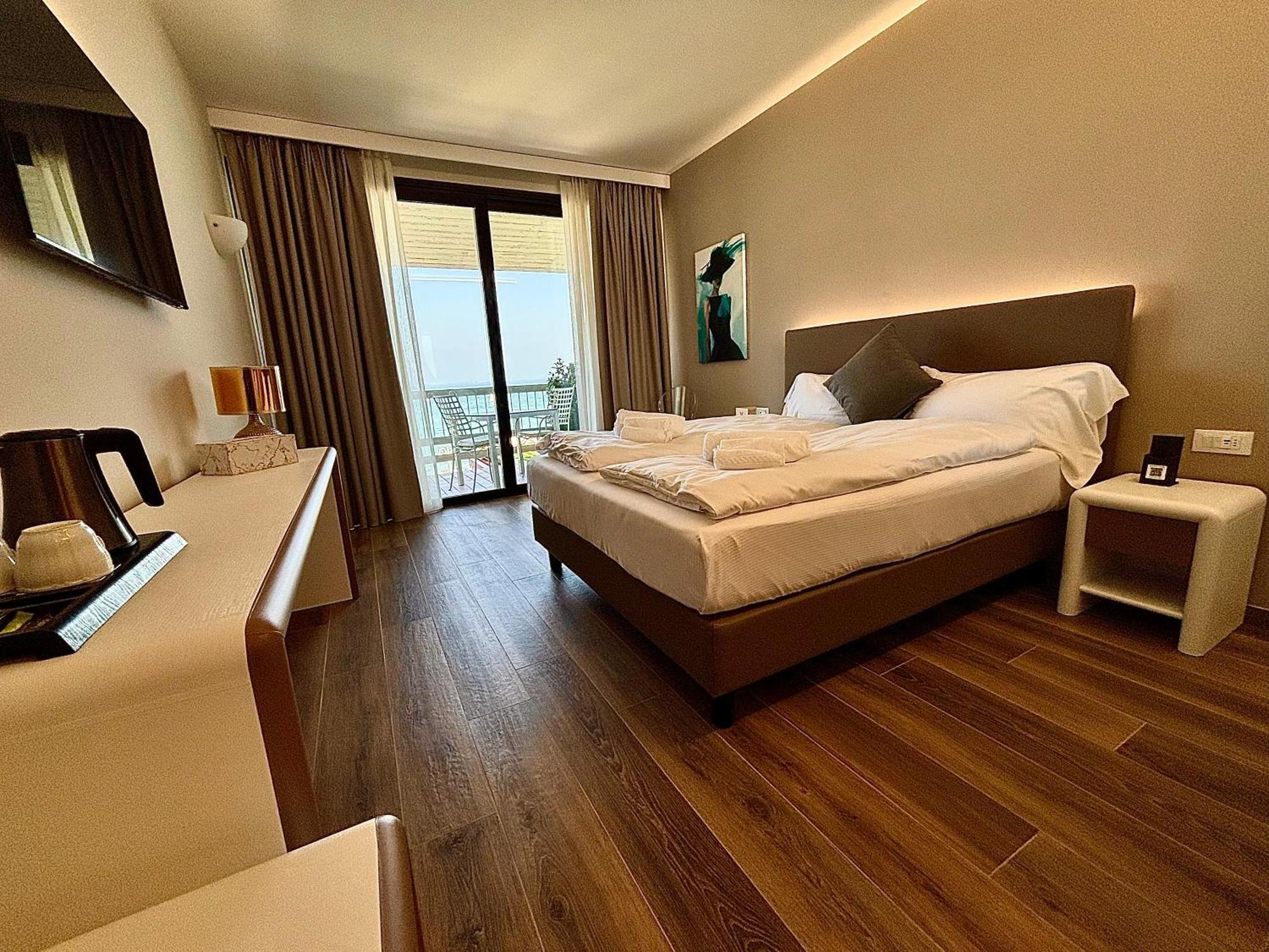 Hotel Aquila D'Oro Desenzano Desenzano del Garda Eksteriør bilde