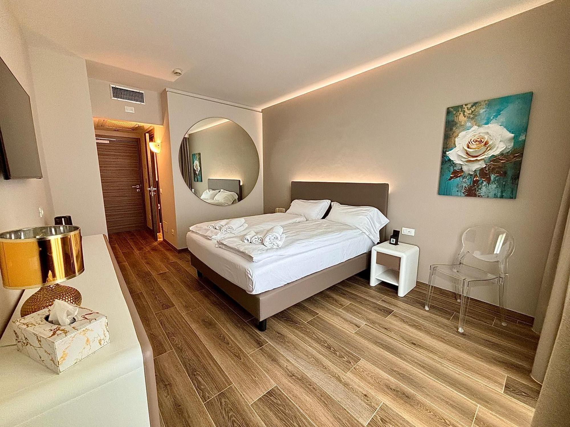 Hotel Aquila D'Oro Desenzano Desenzano del Garda Eksteriør bilde
